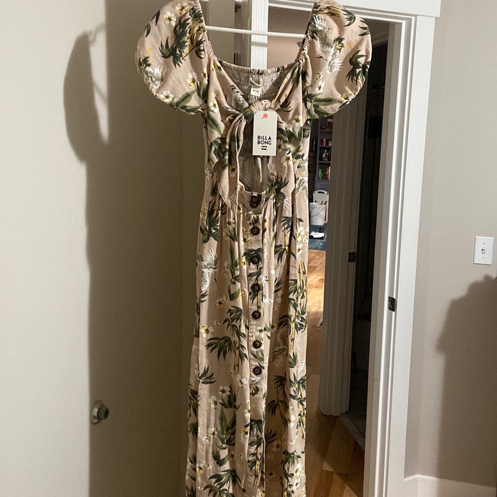 NWT Billabong tan flower dress